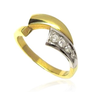 Anello in oro bicolore e diamanti. B01100126