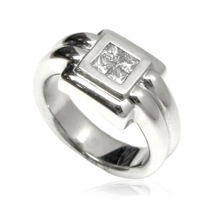 Anel em ouro branco e diamantes. B01120301