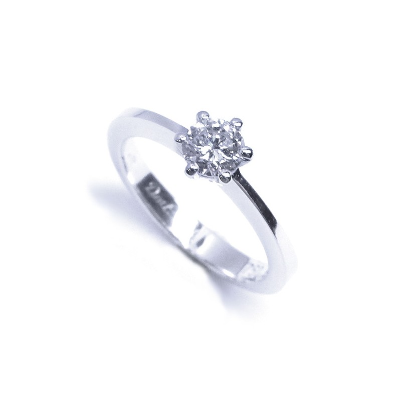 solitario-de-oro-blanco-y-diamante-b01101748