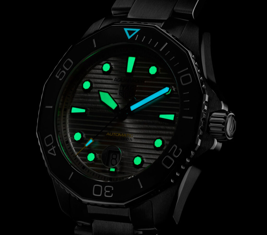 Esfera iluminada del Reloj Tag Heuer Aquaracer WBP201C.BA0632, con su efecto Super-LumiNova