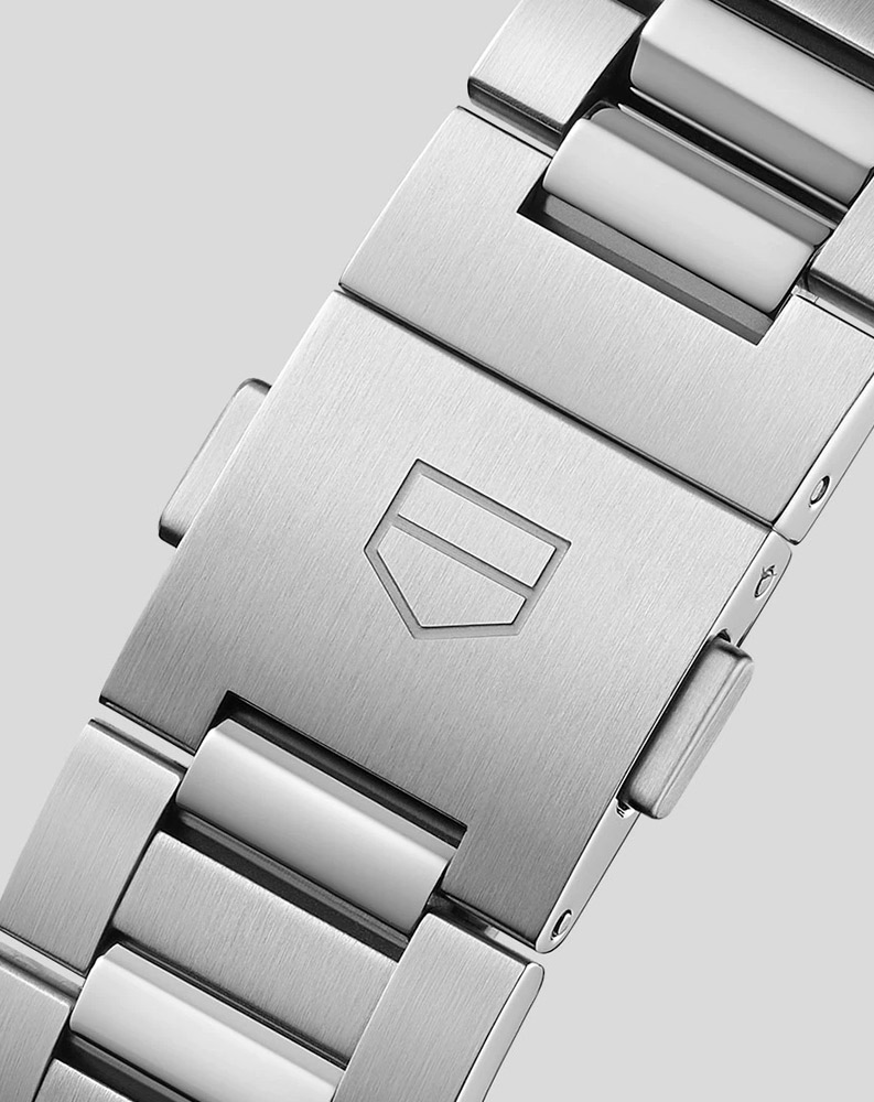 cierre Nuevos relojes TAG Heuer Carrera tres agujas
