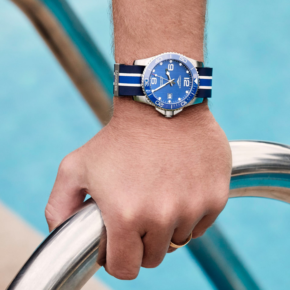 puesto detalle estuche versiones El reloj Longines HydroConquest Edición Especial España L3.781.4.97.6