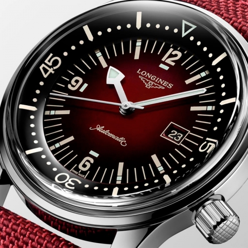 Detalle de la esfera del reloj Longines Heritage Legend Diver