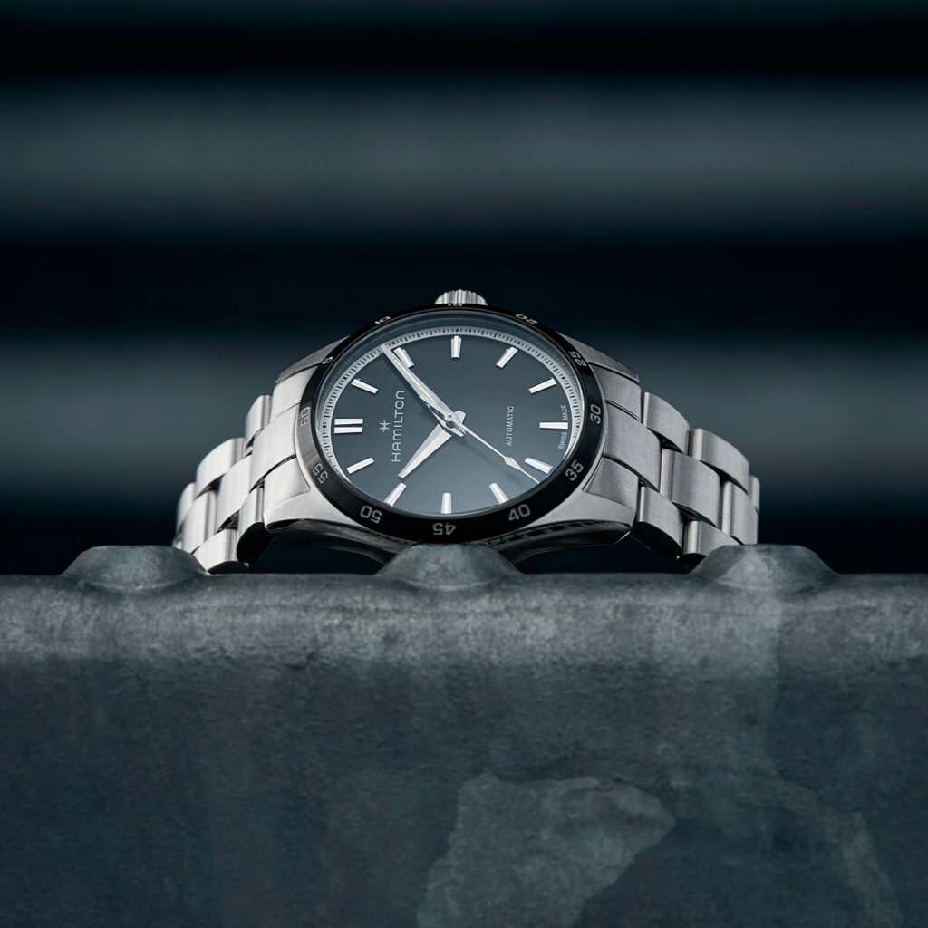 Reloj Hamilton Performer 3 agujas con bisel negro