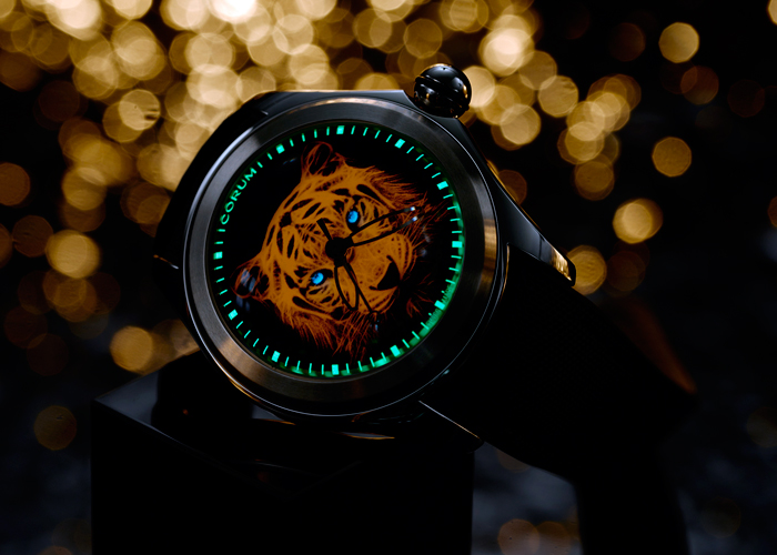 El Reloj Corum Tiger Luminescent Bubble 47 082.310.20/0601 TI01