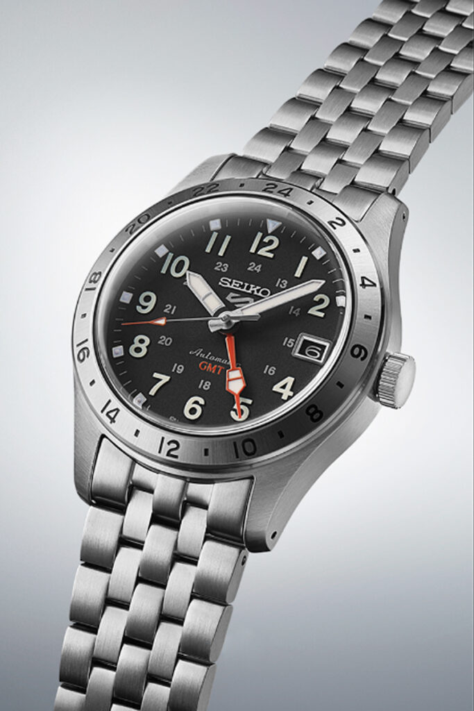 Reloj Seiko 5 Sports Field Sports Style GMT de acero