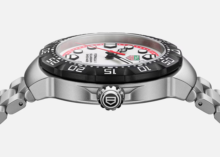 Detalle TAG Heuer WBY1111.BA0042 en negro y blanco
